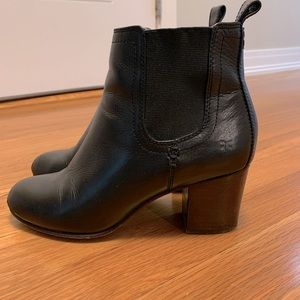Frye ankle booties sz 7